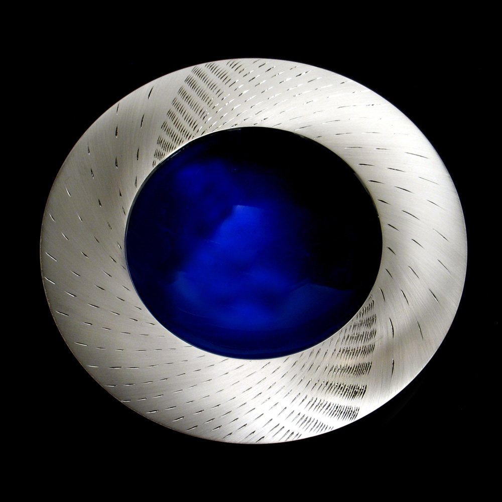 <a href="/jewellery/element-spinning-bowl-water-150mm-diameter-britannia-silver-hand-engraved-blue-enamel">ELEMENT SPINNING BOWL - WATER 150mm diameter. Britannia Silver, Hand Engraved, Blue enamel. Stone base - adventurine. Photo : Andra Nelki</a>